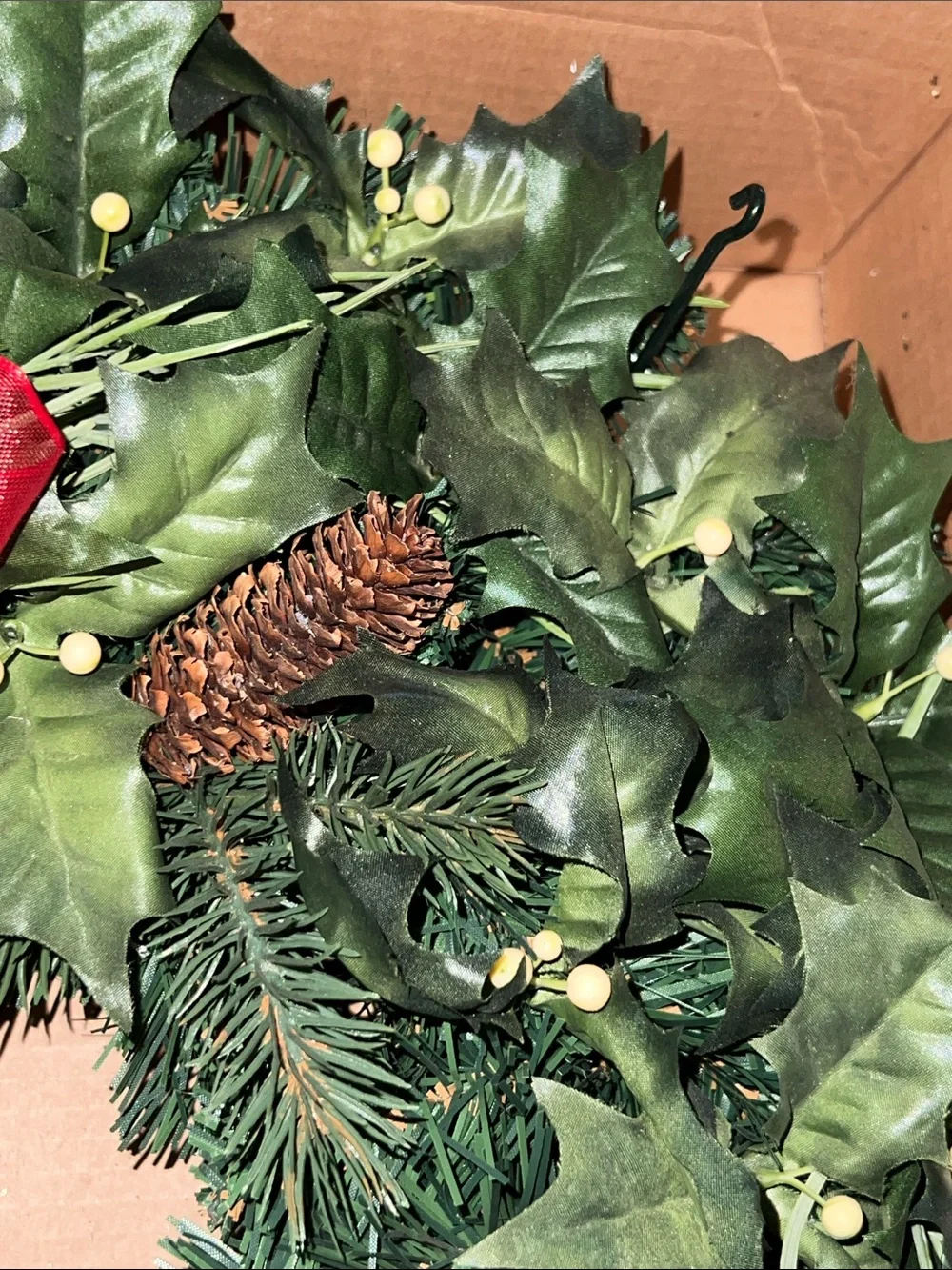 Hallmark 2004 Wreath with Ornament Hooks- NIB SFH - very hard to find